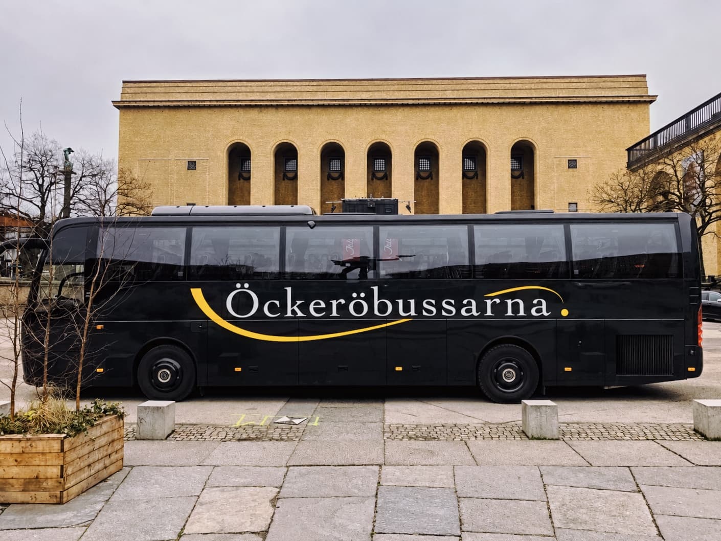 Öckeröbussarna vid vattnet